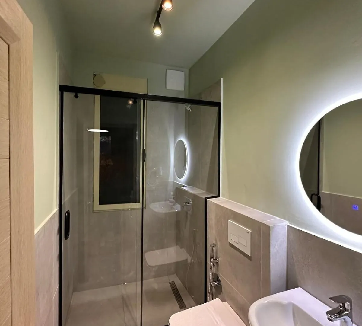טיראנה Compact Studio Chic Design 0*,  אלבניה