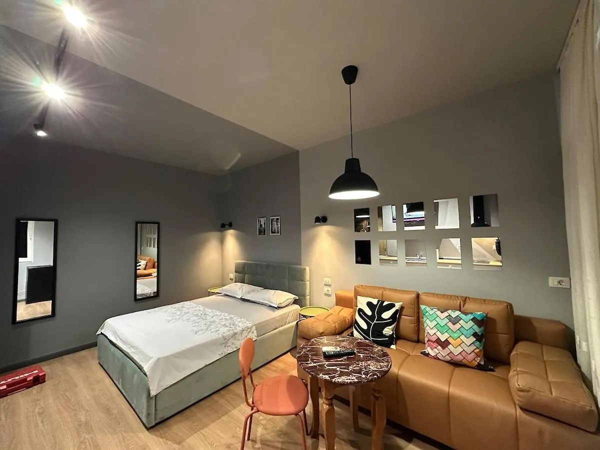 טיראנה Compact Studio Chic Design דירה