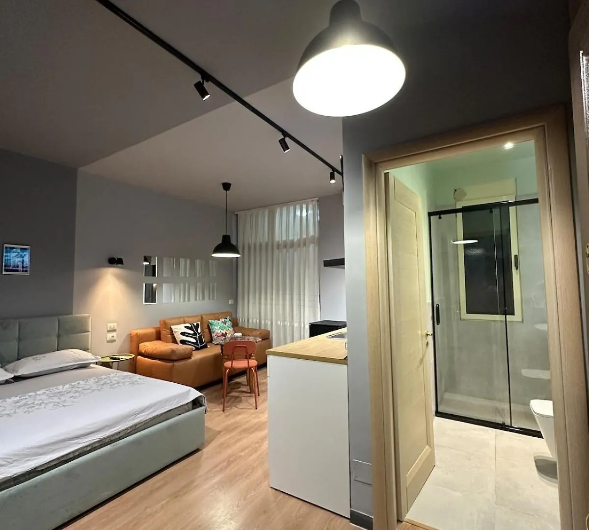 טיראנה Compact Studio Chic Design 0*,  אלבניה