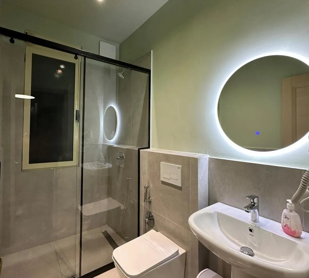 טיראנה Compact Studio Chic Design אלבניה